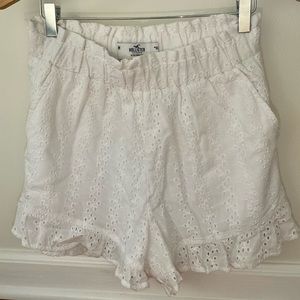 Hollister Ultra High Rise Ruffle Hem Short Size M White